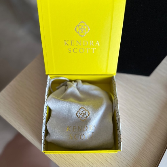 Kendra Scott Silver-Tone Link Necklace with Pearls - Picture 5 of 6